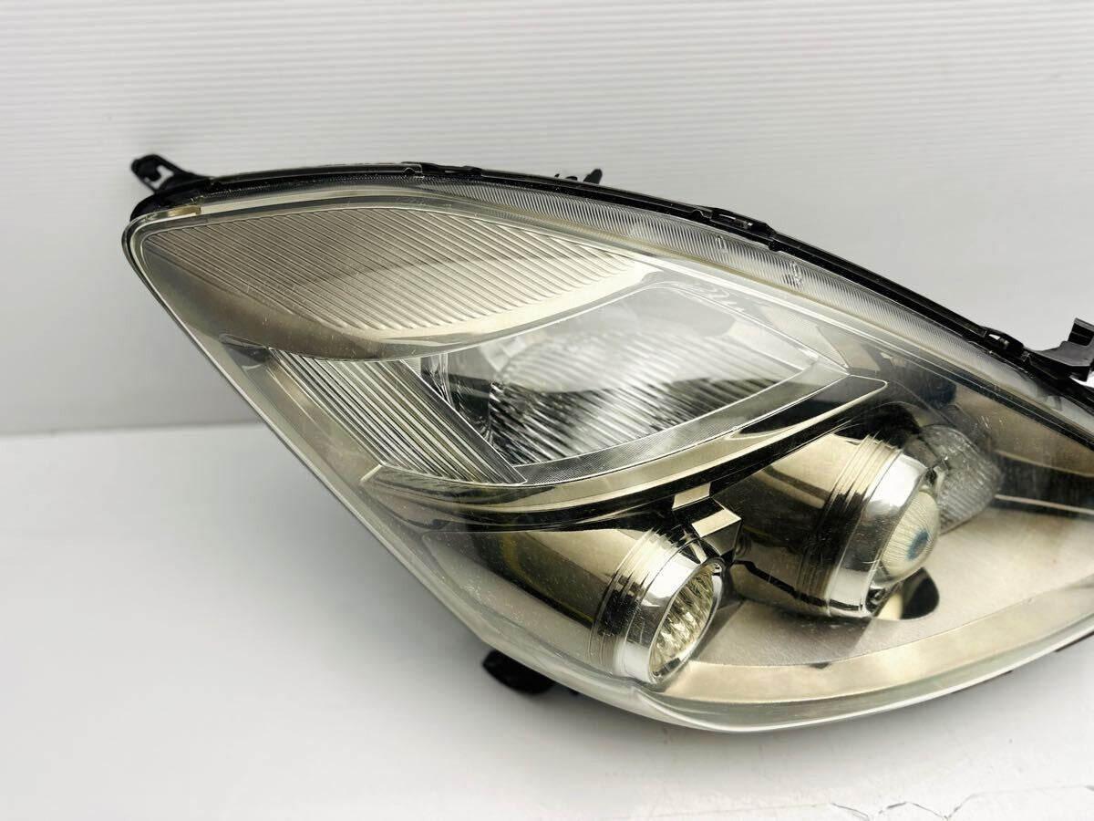 Toyota ISIS ZGM10W ANM10W ANM15W ZNM10W ZGM15W HID Headlight KOITO 44-69 JDM OEM
