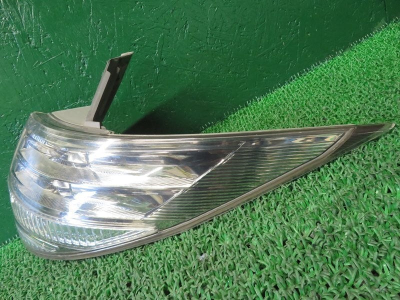 Toyota Estima Previa Tarago ACR50 GSR50 AHR20W 2006-2008 Right Tail Light OEM