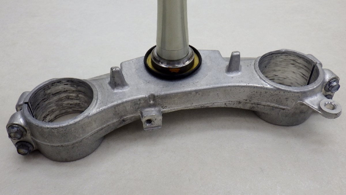Suzuki GSX-R1000 GT74A 2001 Steering Stem Triple Tree Clamp GSXR1000 OEM JDM