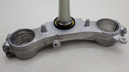 Suzuki GSX-R1000 GT74A 2001 Steering Stem Triple Tree Clamp GSXR1000 OEM JDM