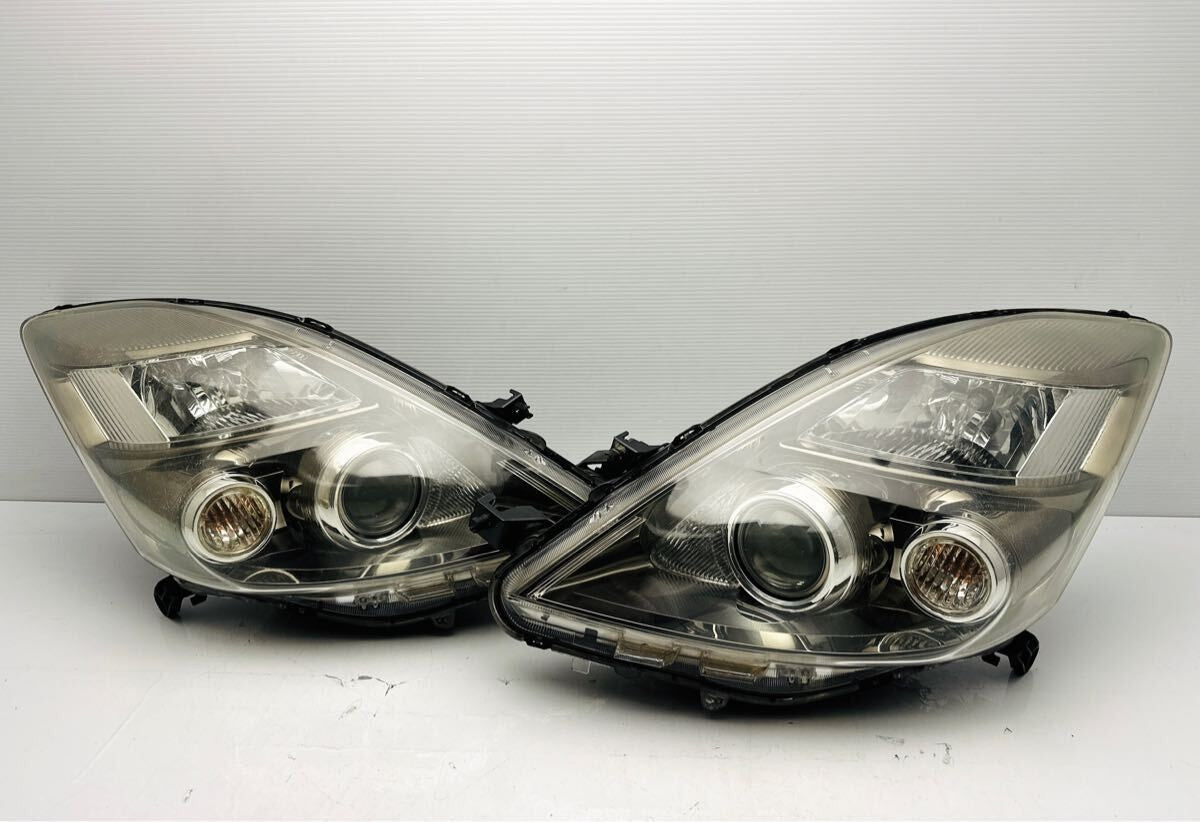 Toyota ISIS ZGM10W ANM10W ANM15W ZNM10W ZGM15W HID Headlight KOITO 44-69 JDM OEM