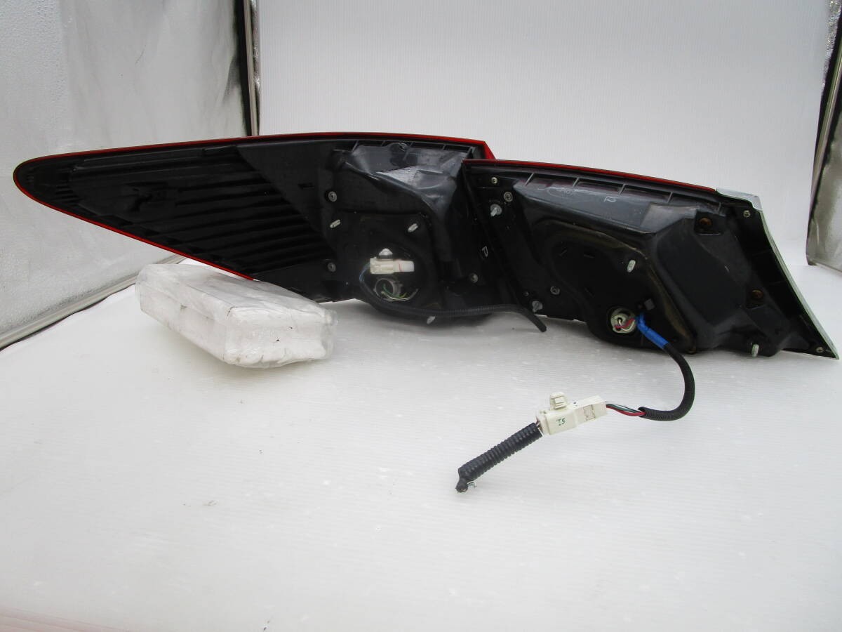 Toyota Crown Royal AWS210 GRS210 2015-2018 Right Tail Lights LED Rear Lamps OEM