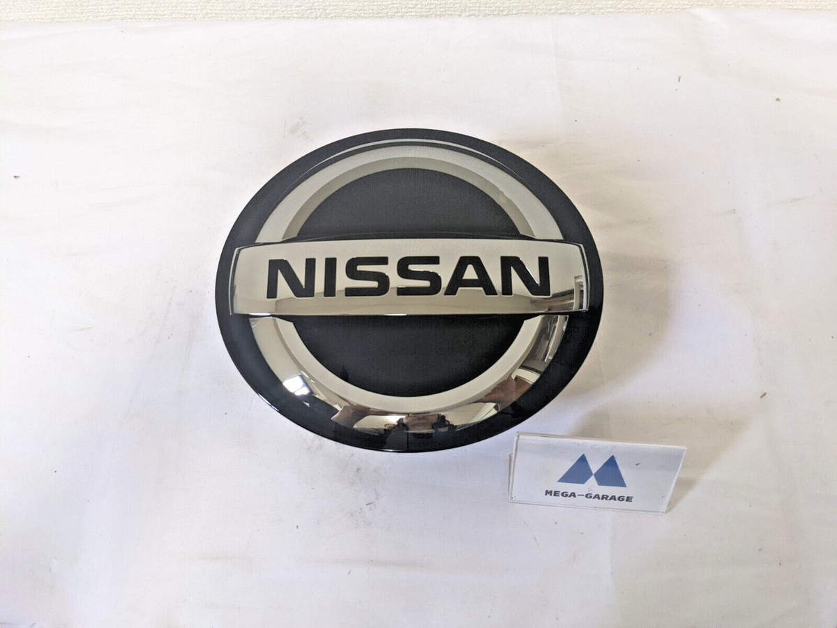 NISSAN front Grille Emblem 62890-7FW0A Used