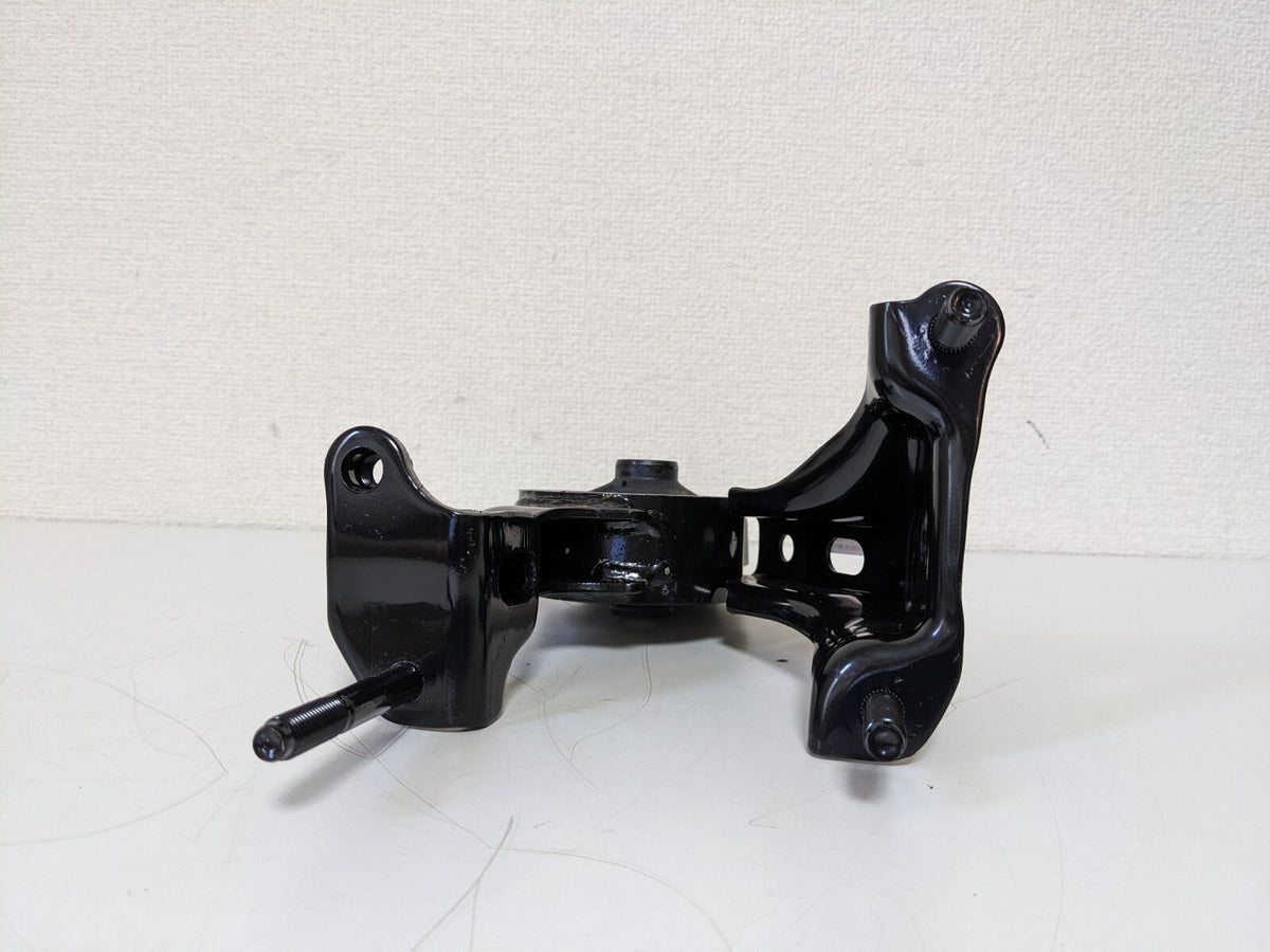 12371-37120 TOYOTA Genuine Noah Voxy Isis Rear Engine Mounting Insulator