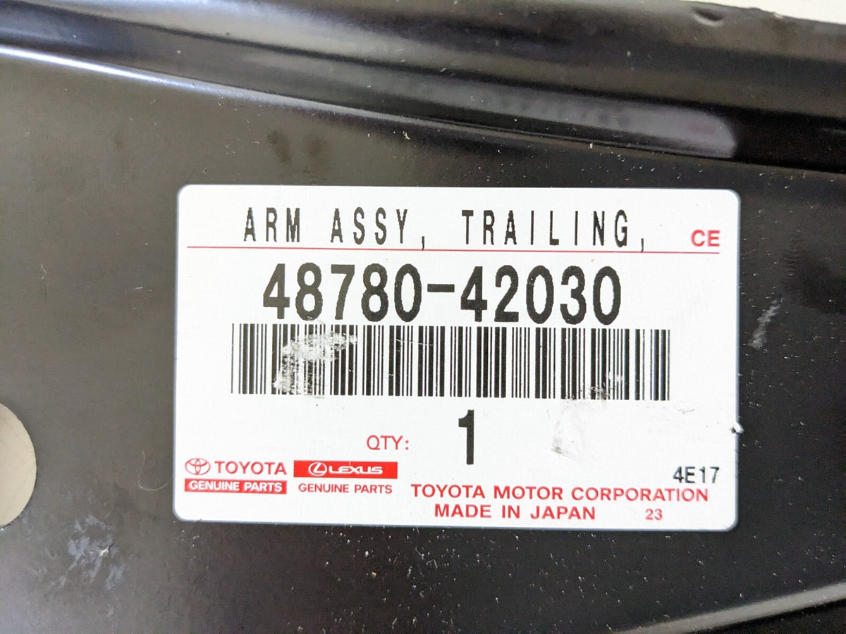 Genuine TOYOTA RAV4 2013-2018 Rear Trailing Arm Assy Right & Left Set OEM