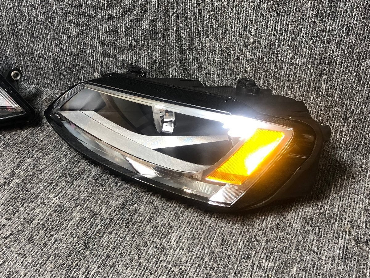 Volkswagen VW Jetta 2010 Halogen Headlights Left Right Genuine OEM