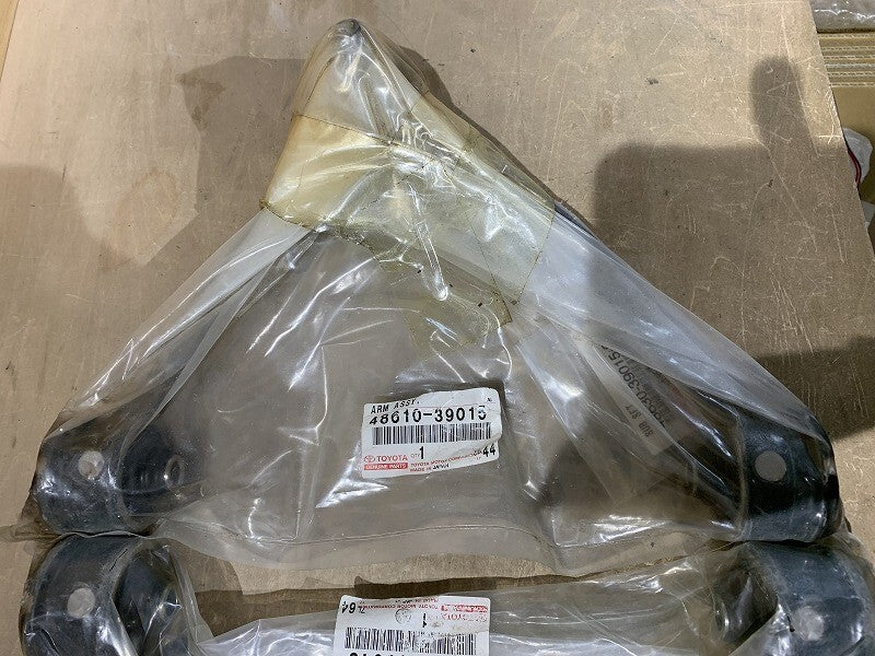 Toyota Lexus Genuine ARM ASSY, FRONT SUSPENSION UPPER Left & Right Set OEM