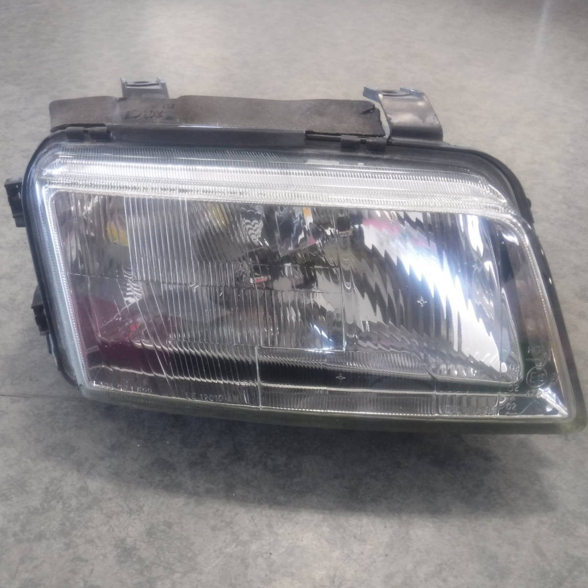 Audi A4 B5 8DADR Right Headlight Headlamp OEM 8D0941004G 1305621699