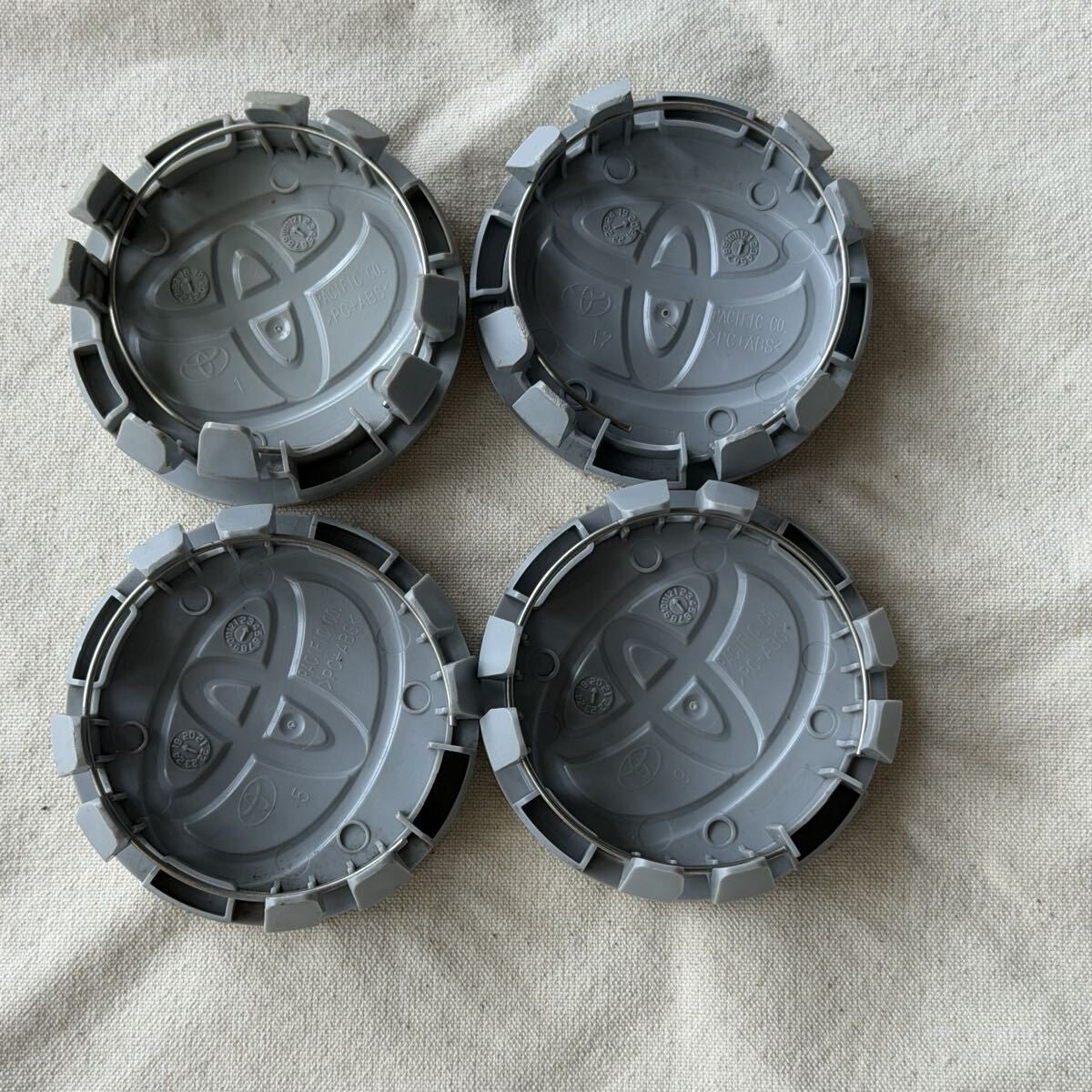 Toyota Wheel Center Cap 62mm Black Harrier Alphard Voxy Noah Genuine OEM JDM
