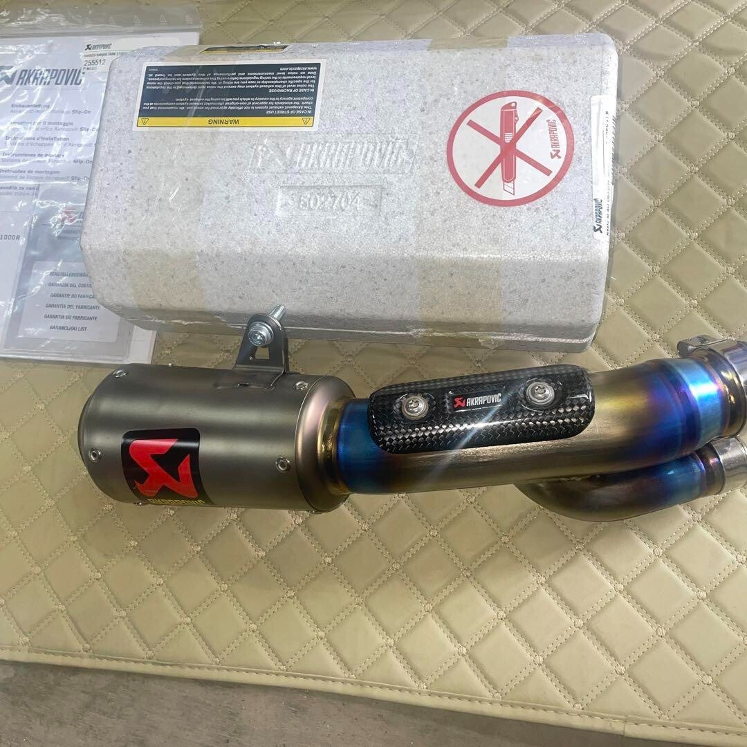 AKRAPOVIC Slip-On Muffler for BMW S1000R 2017