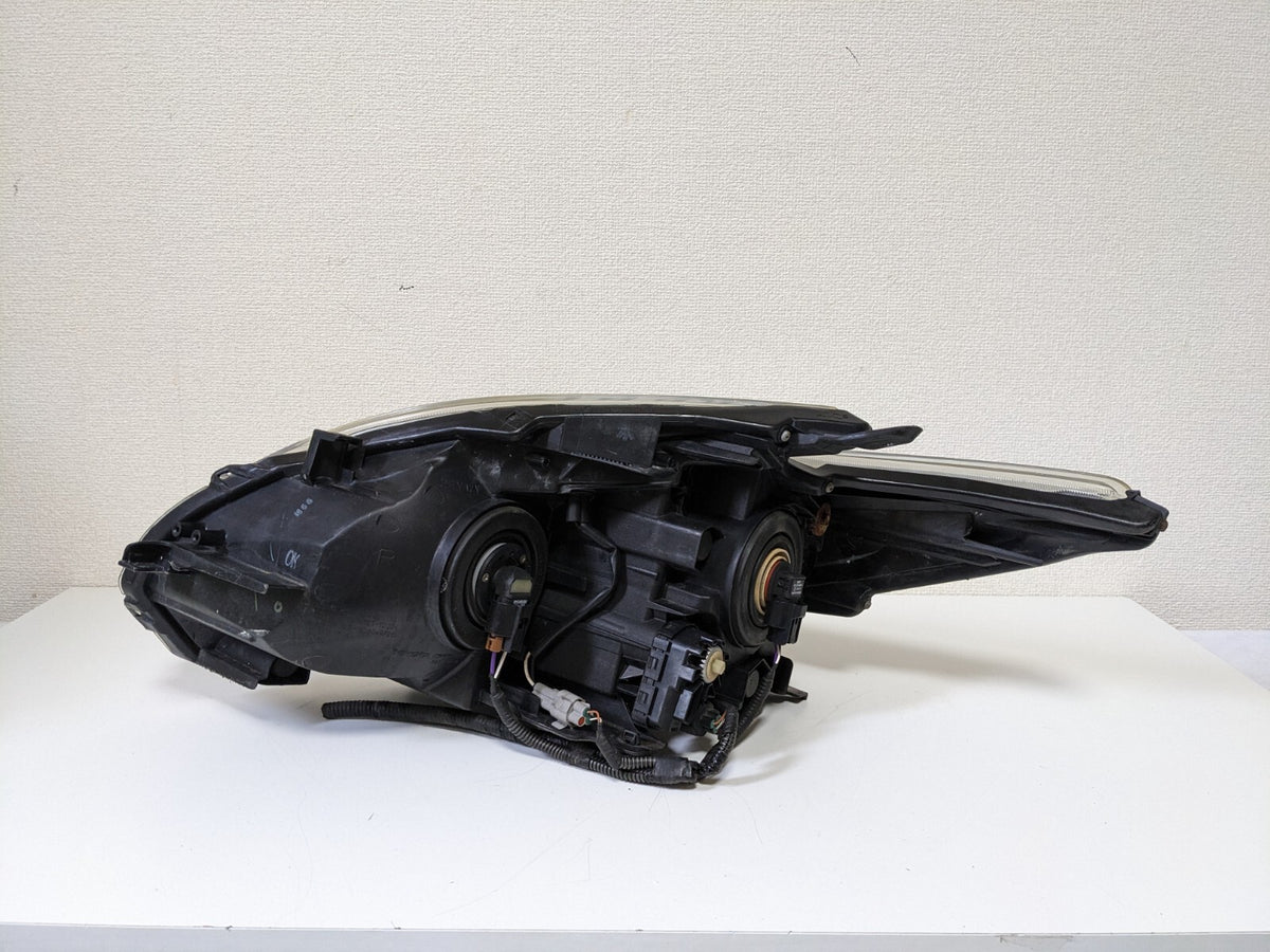 Toyota ZVW30 30 series Prius Left and Right Headlights KOITO 47-29