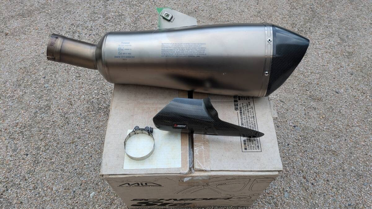 AKRAPOVIC Slip-On Muffler for BMW R1200R