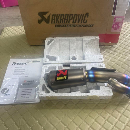 AKRAPOVIC Slip-On Muffler for BMW S1000R 2017
