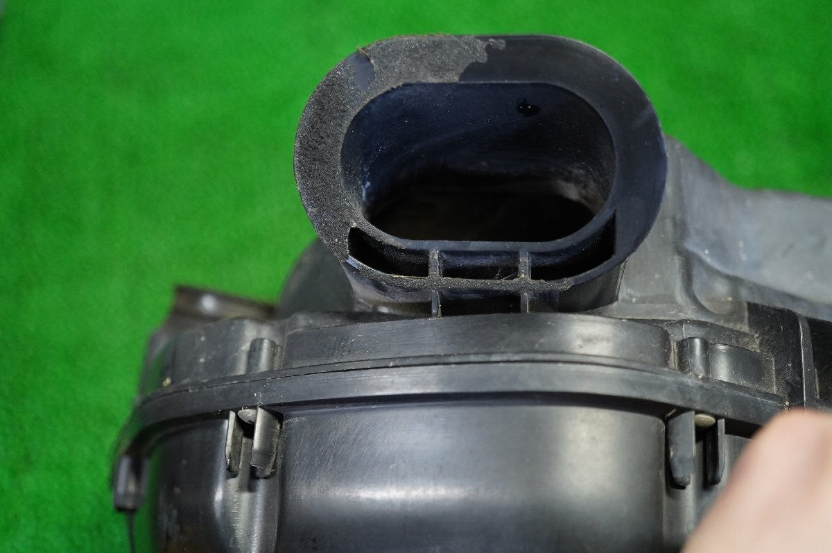 Suzuki GSX-R750 2000-2003 Air Cleaner Box Airbox Genuine OEM
