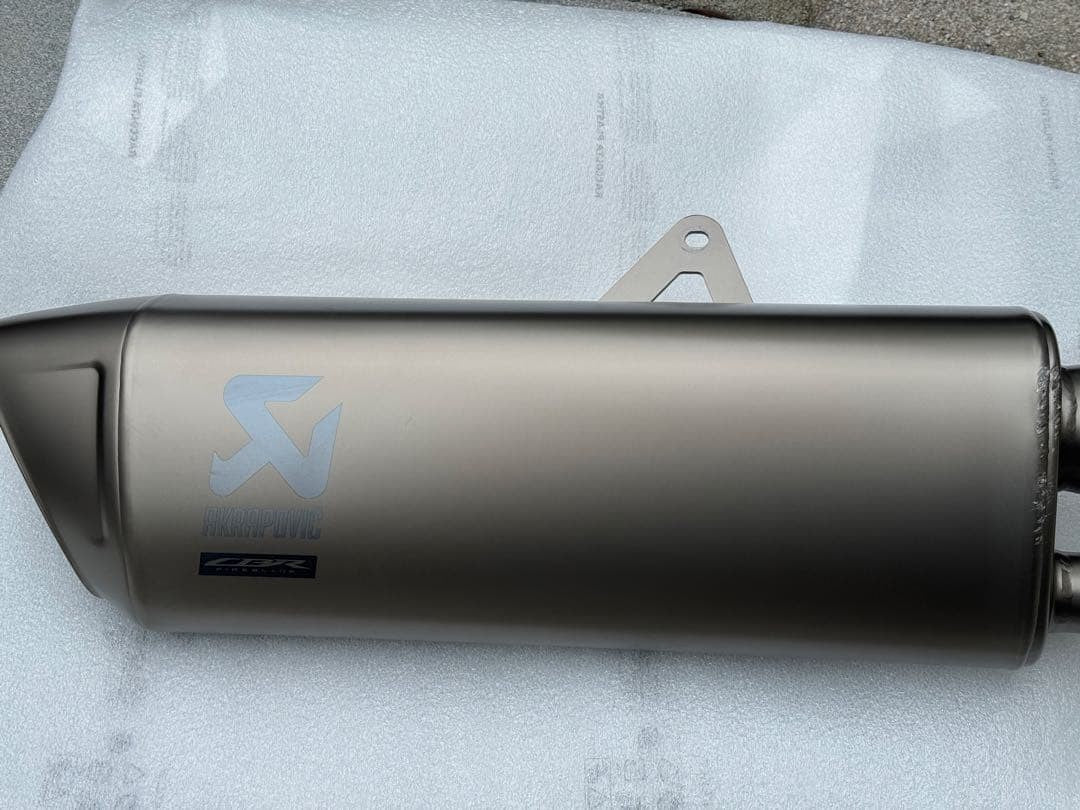 Akrapovic Slip-On Exhaust Muffler for Honda OEM CBR1000RR-R Fireblade
