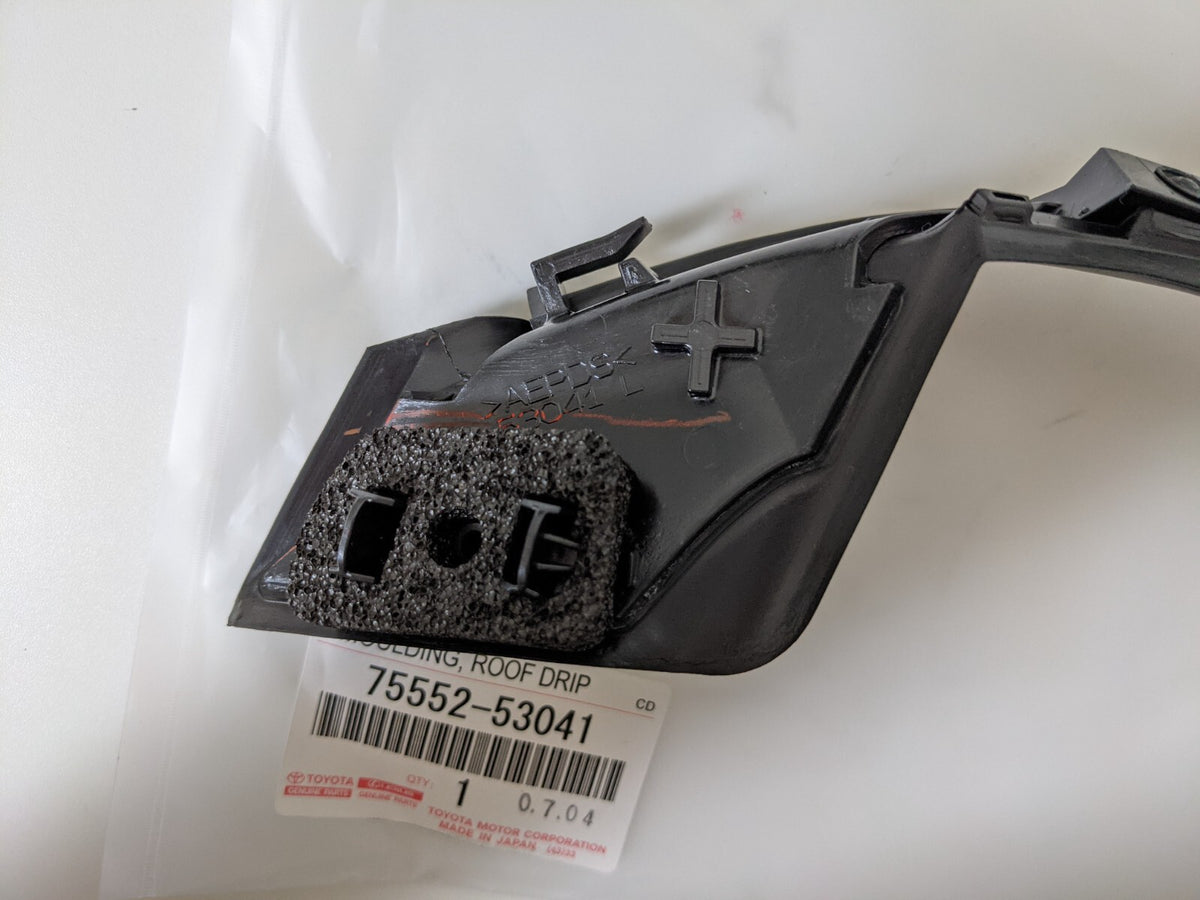 75552-53041 Genuine Lexus IS350 IS200T Front Windshield Moulding & Clips RH & LH
