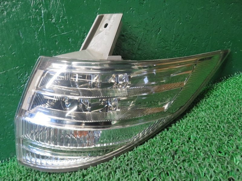 Toyota Estima Previa Tarago ACR50 GSR50 AHR20W 2006-2008 Right Tail Light OEM