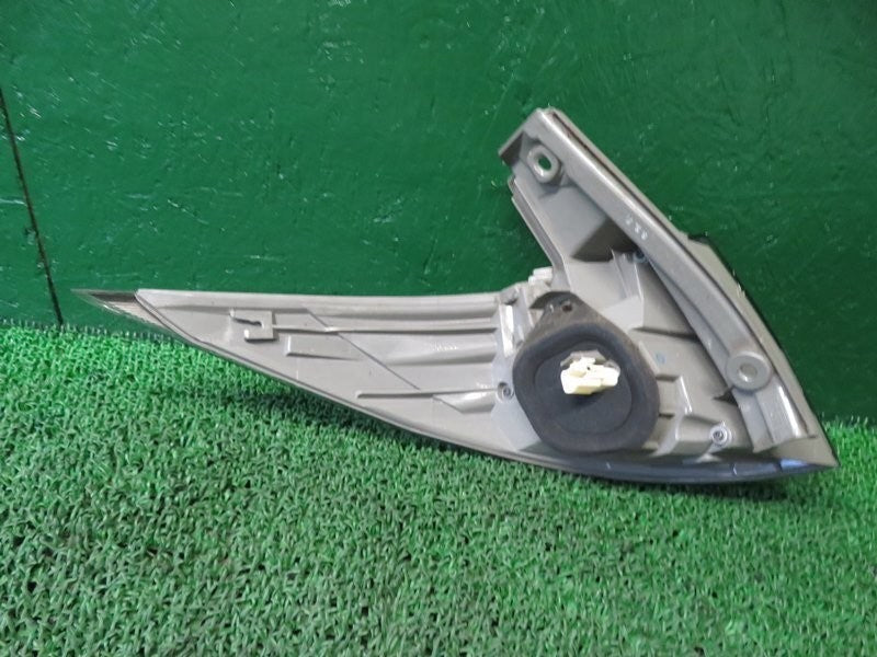 Toyota Estima Previa Tarago ACR50 GSR50 AHR20W 2006-2008 Right Tail Light OEM